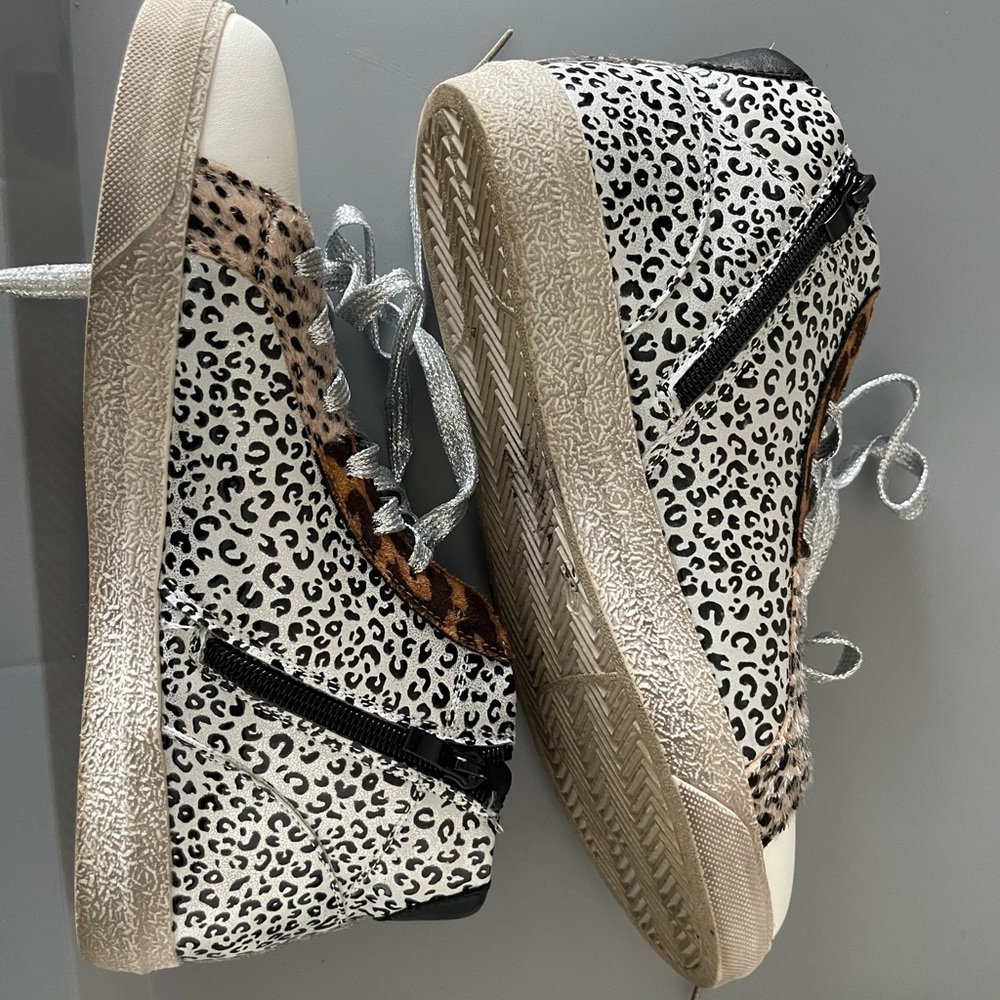 Women 9.5 cheetah print sneaker